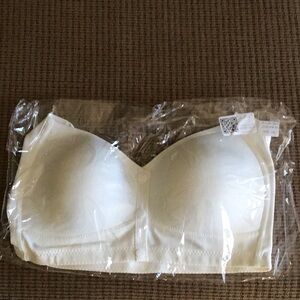 NWT Cream Daisy Bra